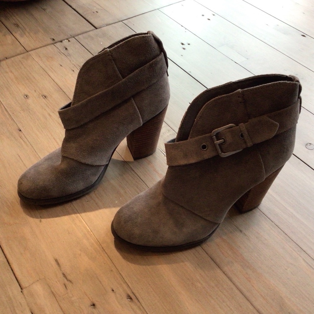 LUXE “PALMER” SUEDE BOOTIES - GRAY